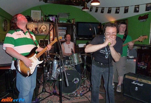 _dave_mchugh_band_at_gunnerys12.jpg