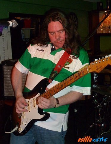 _dave_mchugh_band_at_gunnerys16.jpg