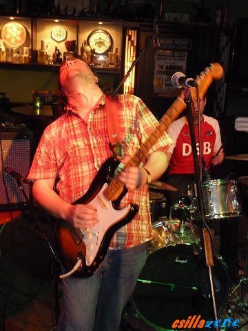 _dave_mchugh_band_at_gunnerys5.jpg