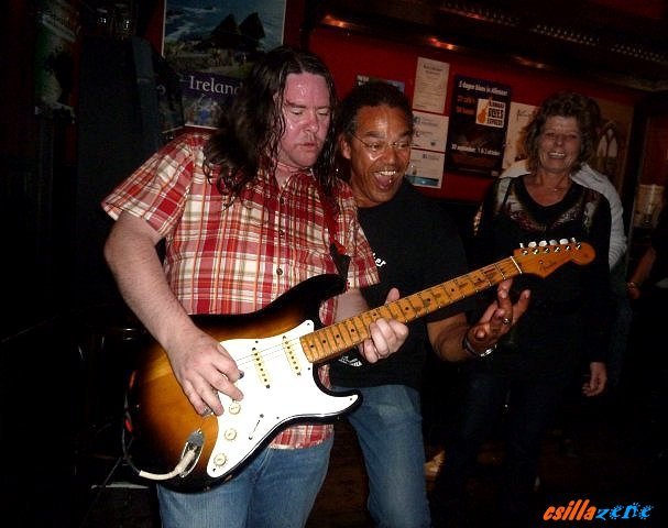 _dave_mchugh_band_at_gunnerys8.jpg