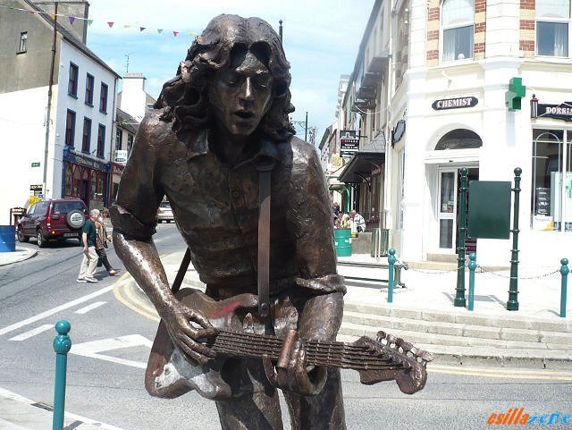 _rory_gallagher_statue9.jpg