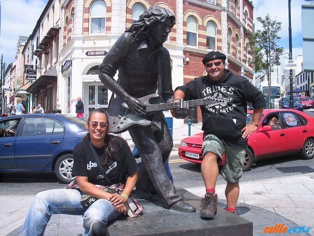 _rory_gallagher_statue2.jpg