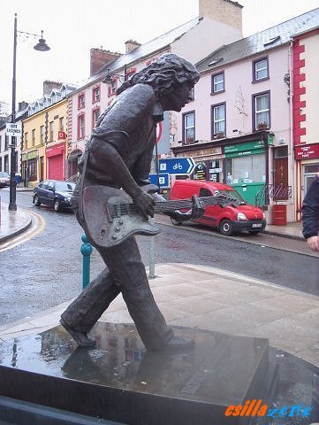 _rory_gallagher_statue4.jpg