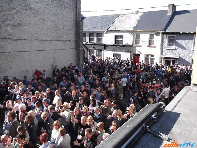 _crowd_at_rory_gallagher_place.jpg