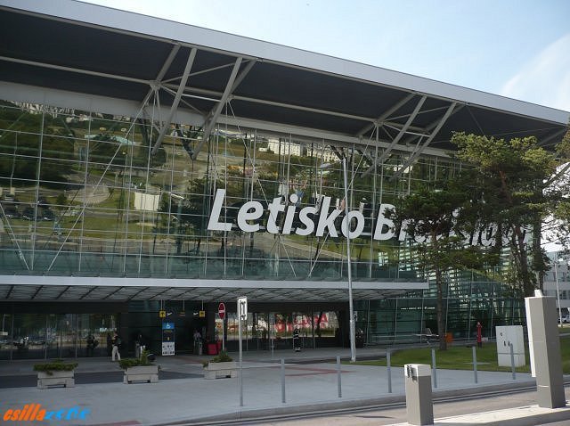 _bratislava_airport.jpg