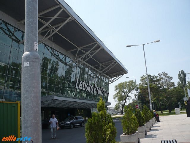 _bratislava_airport2.jpg