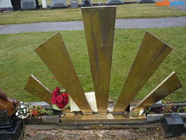 _rorys_grave8.jpg