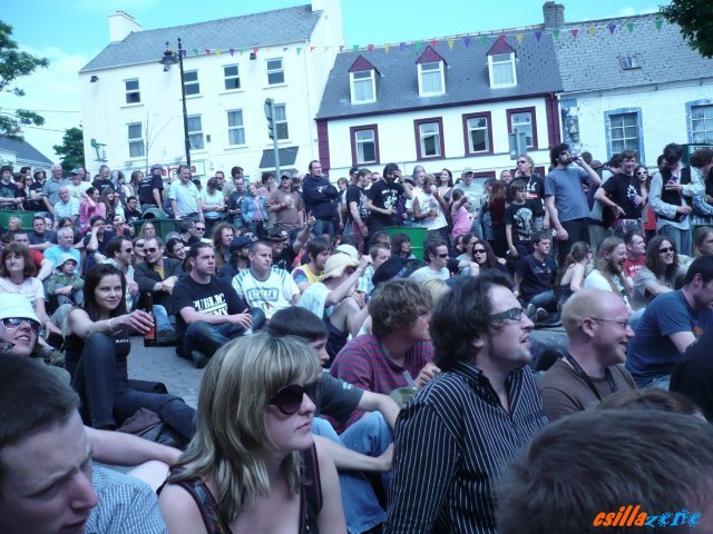_crowd.jpg