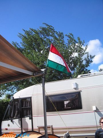 _blues_caravan_with_hungarian_flag.jpg