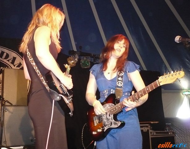 _ruf_blues_caravangirls_with_guitars16.jpg