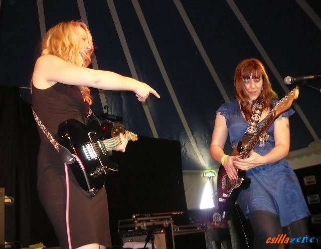 _ruf_blues_caravangirls_with_guitars28.jpg