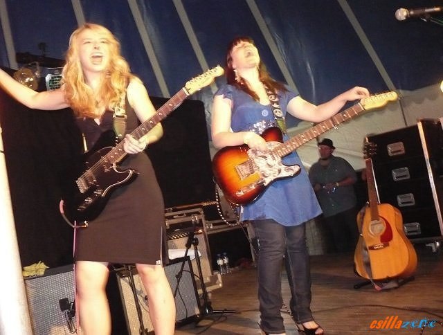 _ruf_blues_caravangirls_with_guitars32.jpg