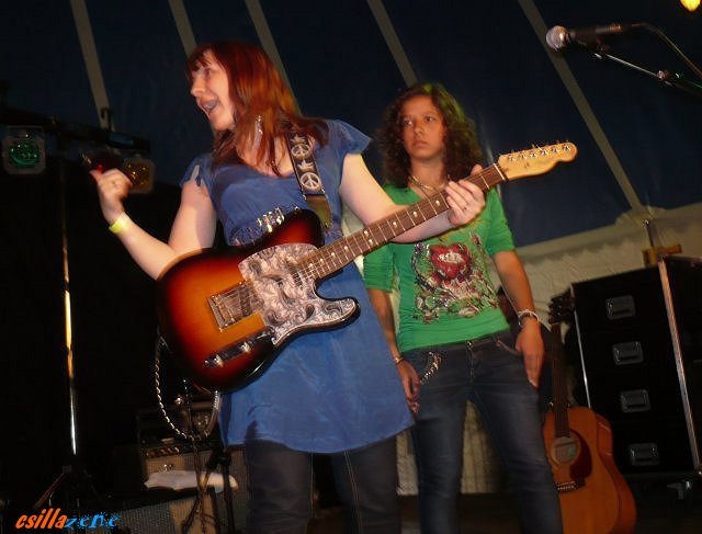 _ruf_blues_caravangirls_with_guitars35.jpg