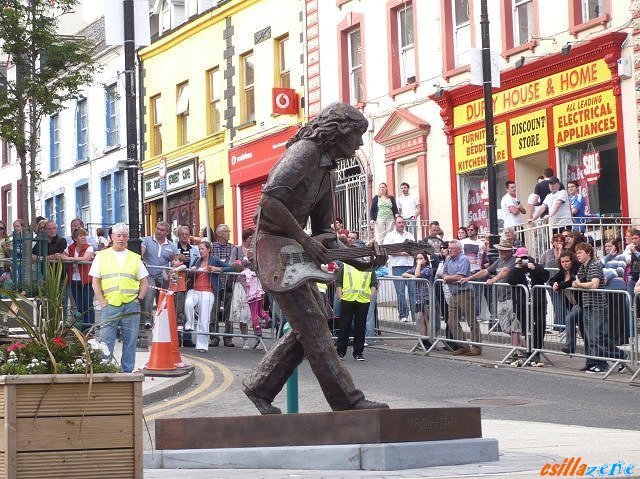 _rory_gallagher_statue3.jpg