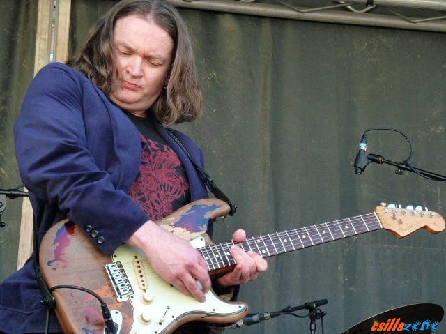 _mark_black_band2.jpg