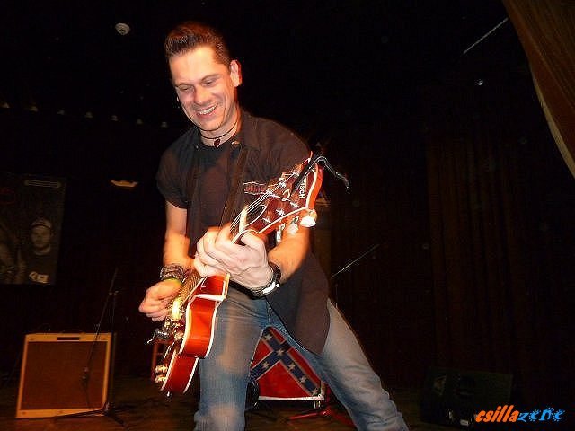 _tom_white10.jpg