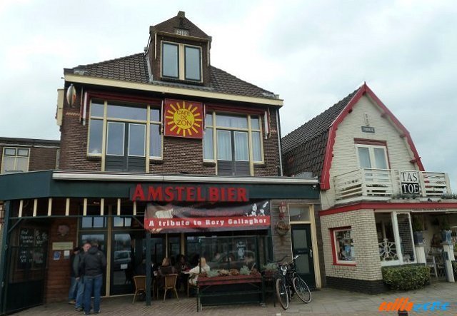 _cafe_de_zon_and_crew.jpg