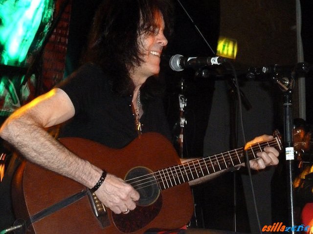 _acoustic_gig_for_rory.jpg